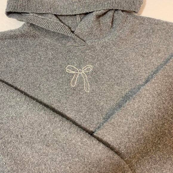 Hollister Grey Hoodie with Bow Embroidered Detail Size Small - Picture 1 of 7